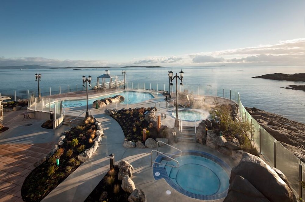 Oak Bay Beach Hotel 33/65