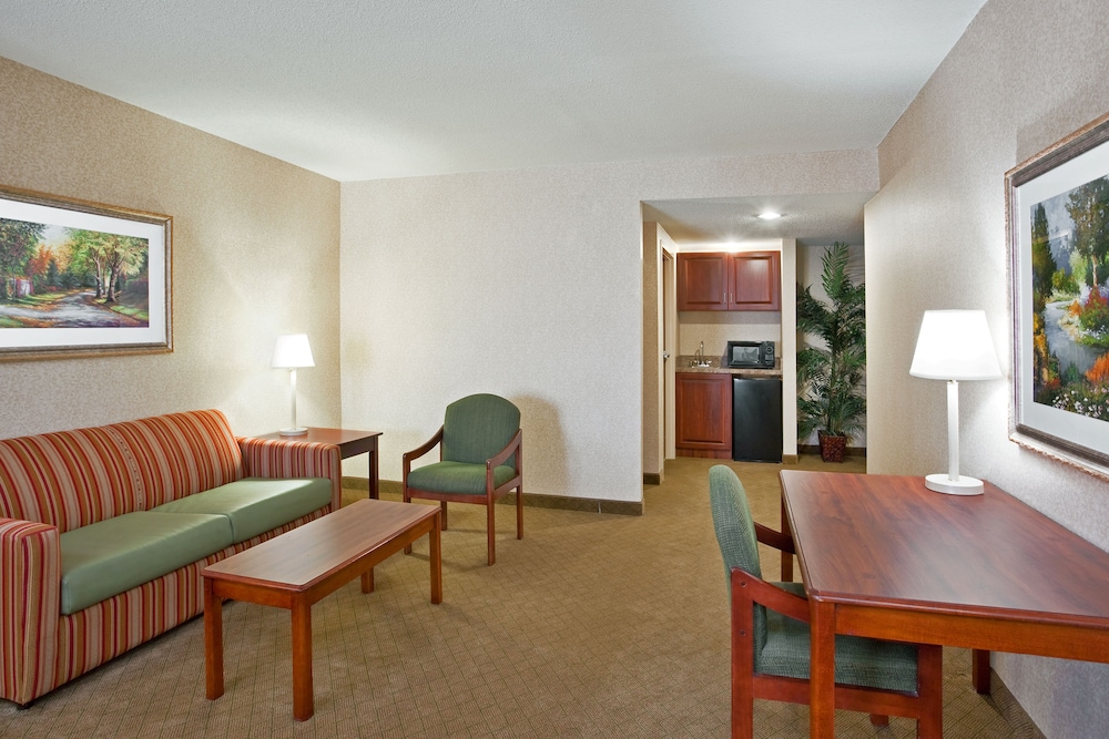 HOLIDAY INN EXPRESS WILMINGTON 37/48