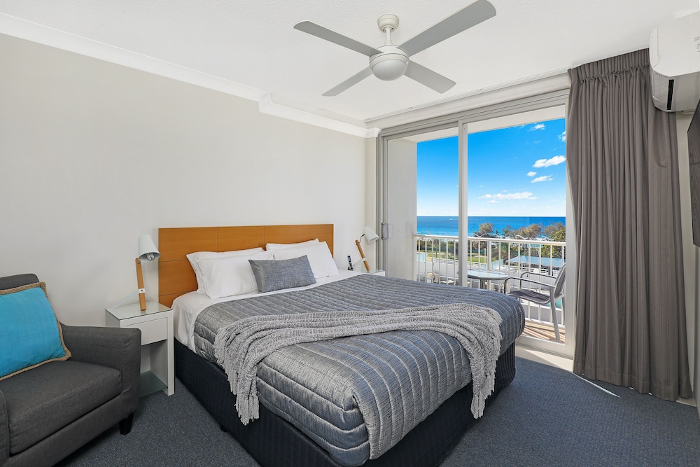 ELOUERA TOWER BEACHFRONT APARTMENTS 12/69