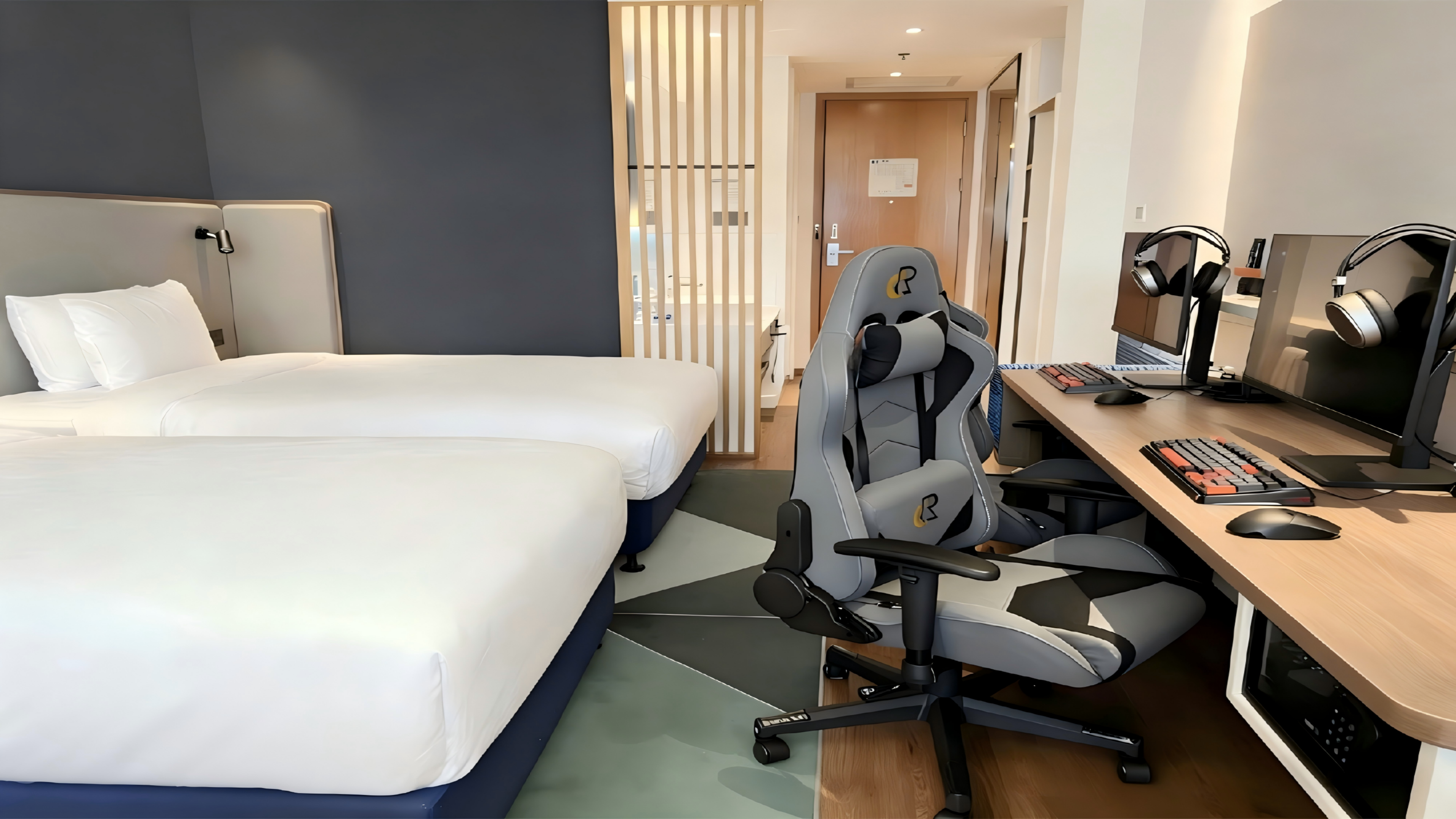 Holiday Inn Express Qingdao Chengyang Central 57/59