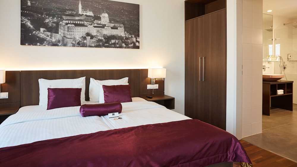 12 Revay Hotel 10/62