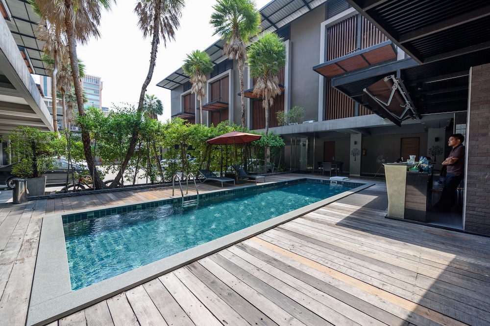 Siam Swana Hotel 8/40