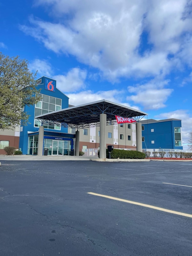 Motel6 Caseyville, IL 56/64