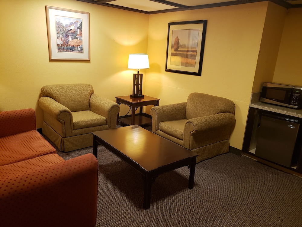 Ramada by Wyndham DFW Airport 24/39