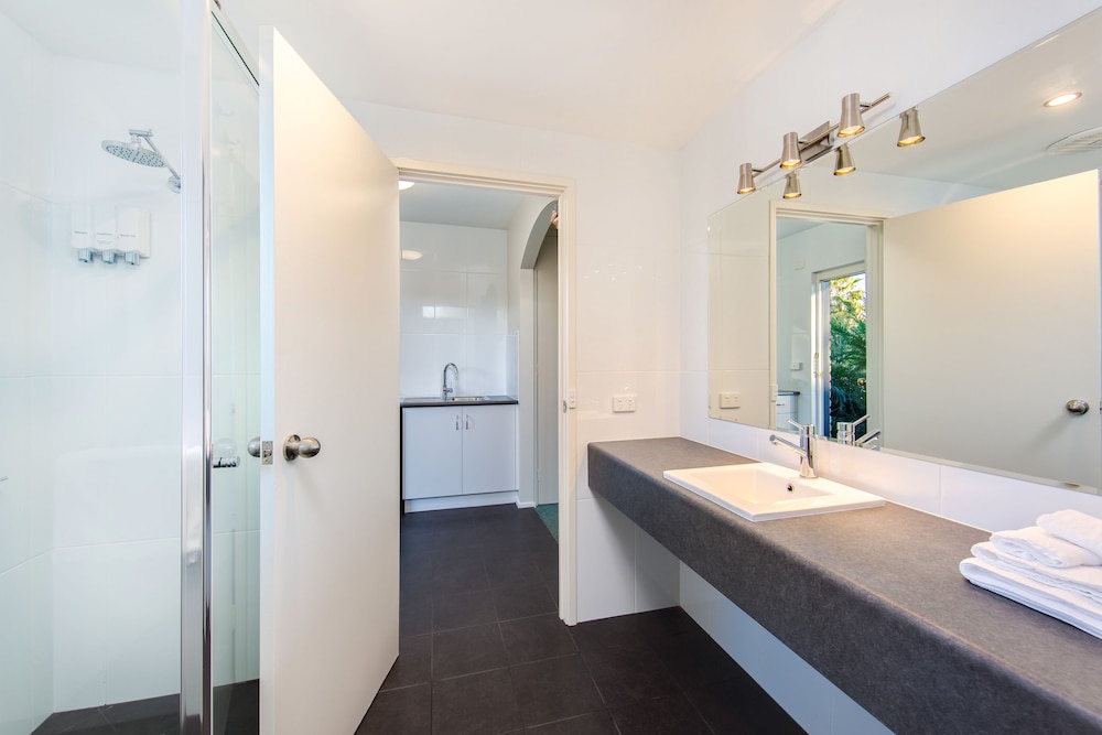 Thurgoona Country Club Resort 11/56