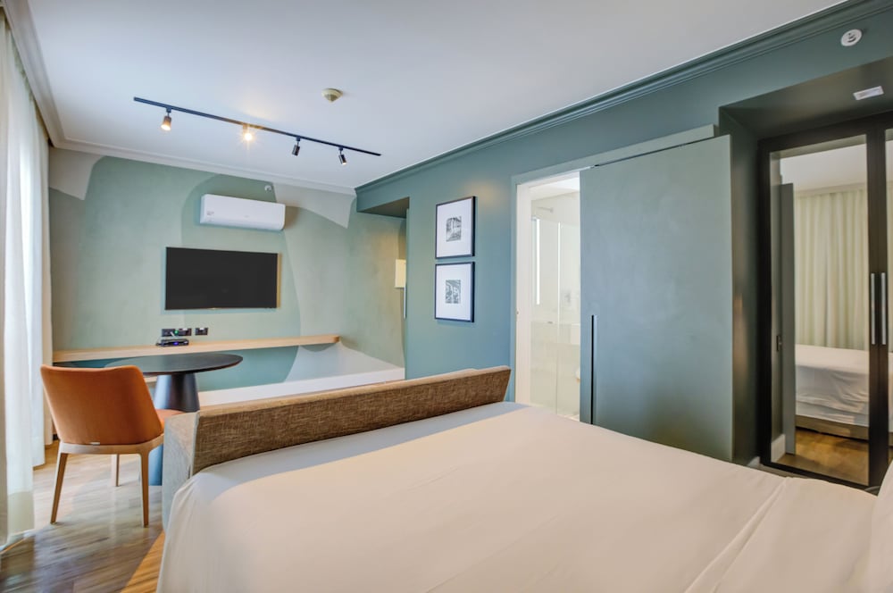 DELUXE, DOUBLE BED