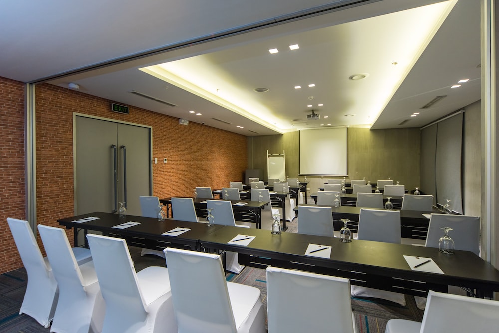 B Hotel Quezon City 32/39