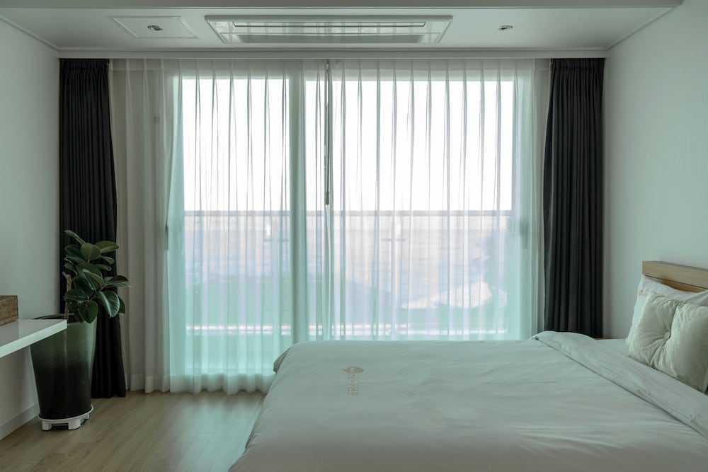 DELUXE, DOUBLE BED