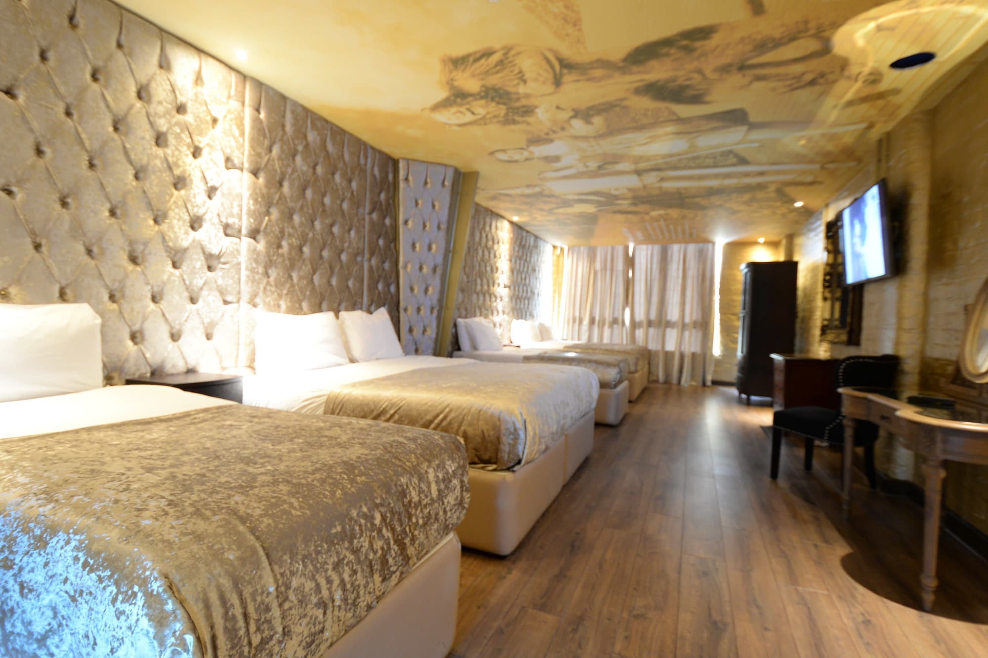 LUXURY, JETTED TUB