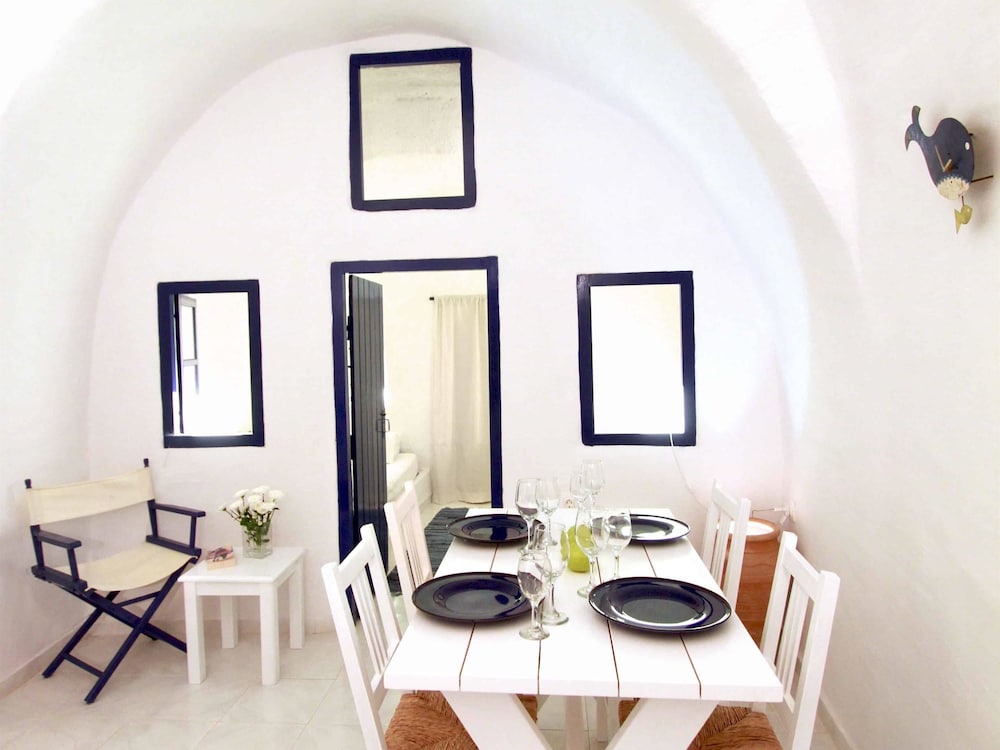 Blu Blanco Cave House 23/47