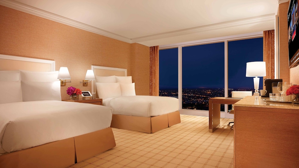 PREMIER, 2 DOUBLE BEDS, HARBOUR VIEW