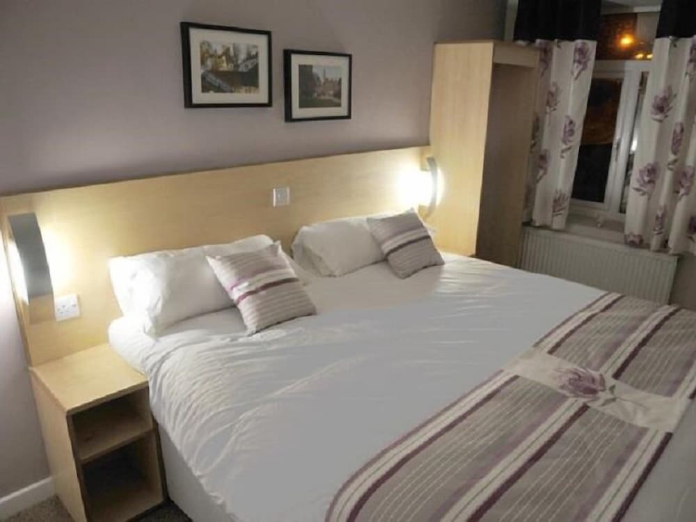 ROOM, DOUBLE BED