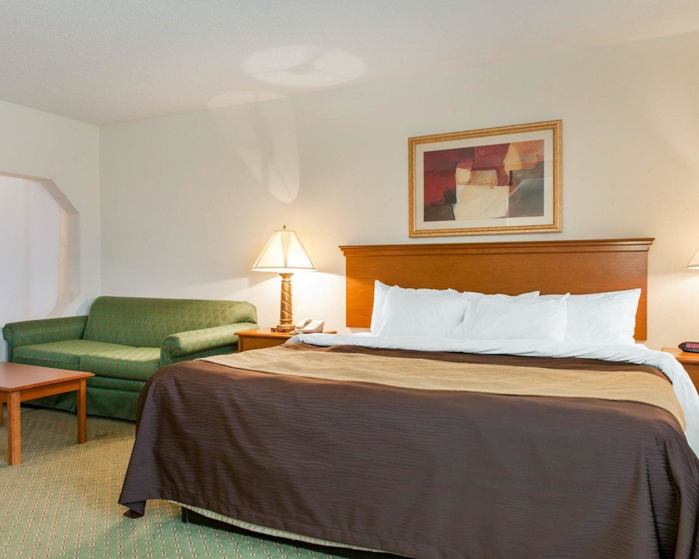 Quality Inn & Suites Near Amish Country 14/53