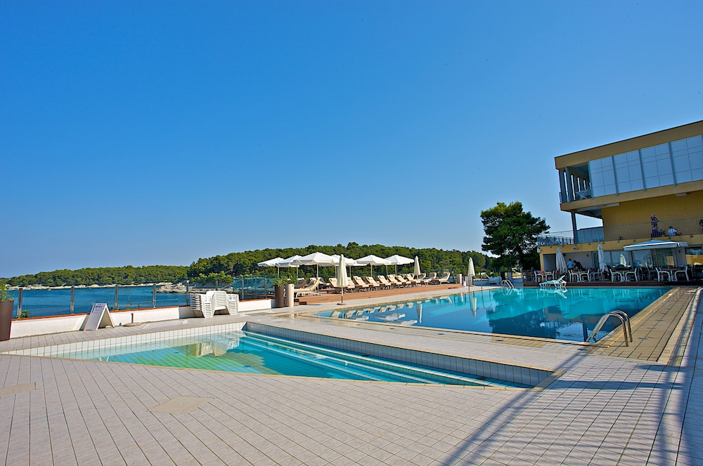 Splendid Resort 5/69