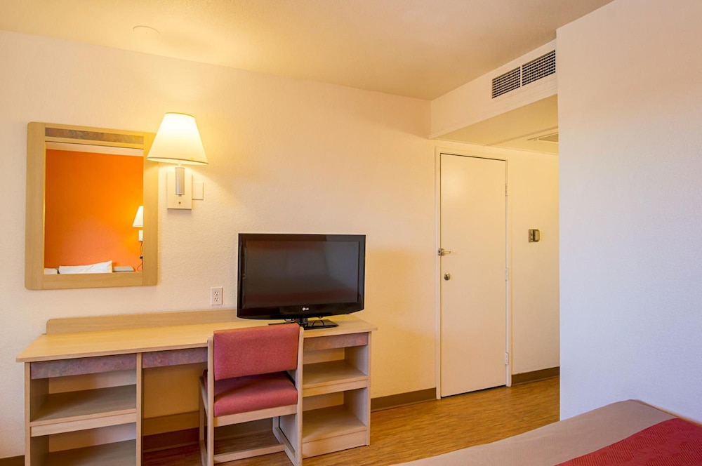 Motel6 Laramie, WY 44/52