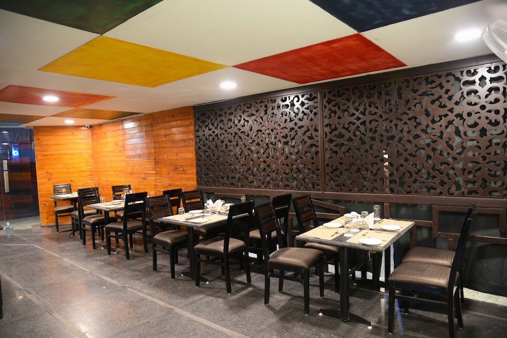 Oyo 7130 Hotel Broadway 38/50