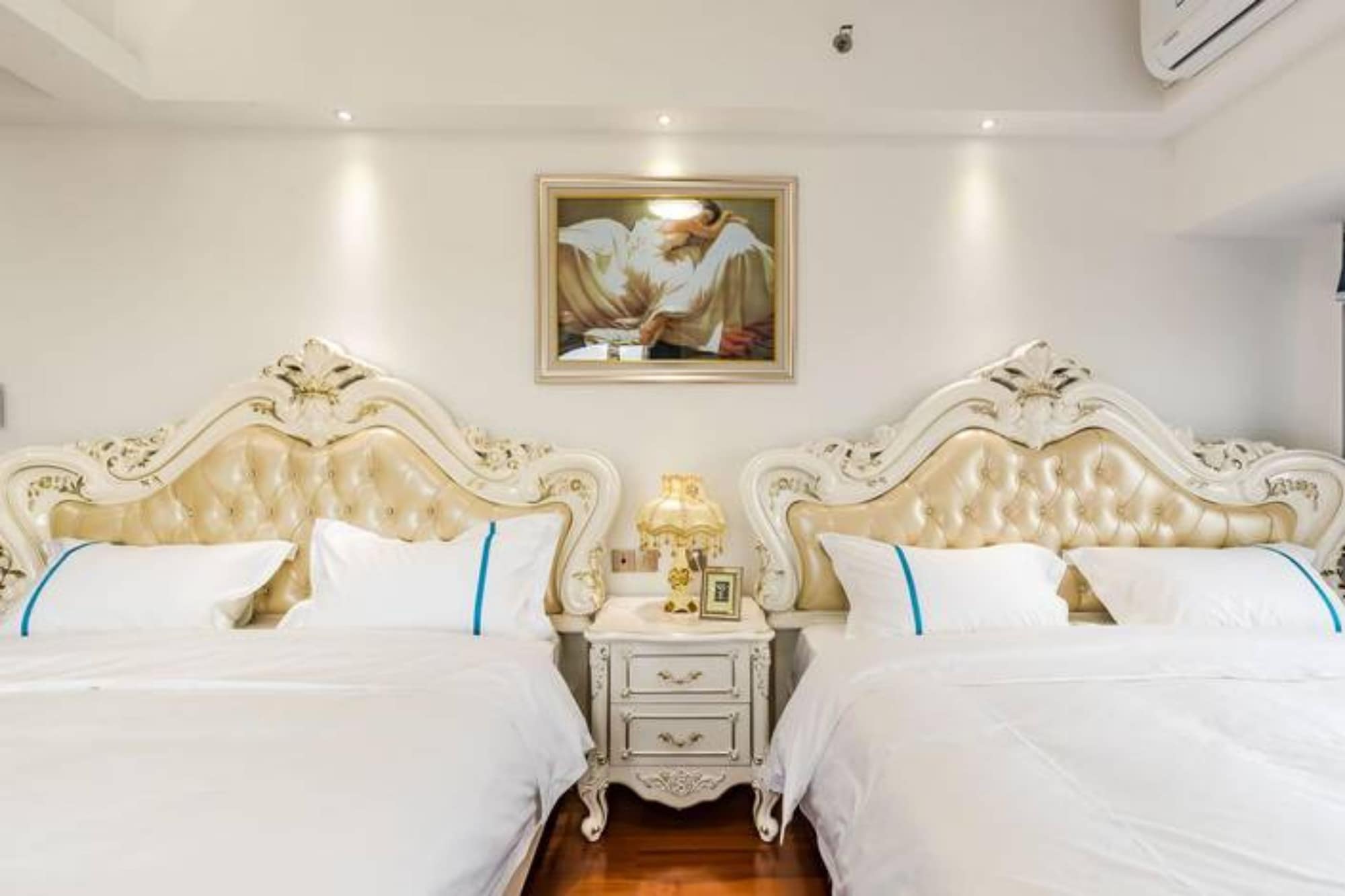 Deluxe, Quadruple, 2 Queen Beds, Westen Hotel Shenzhen 2/4