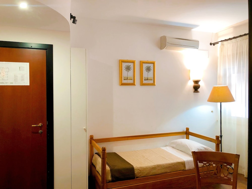 Florio Opera Hotel 23/65