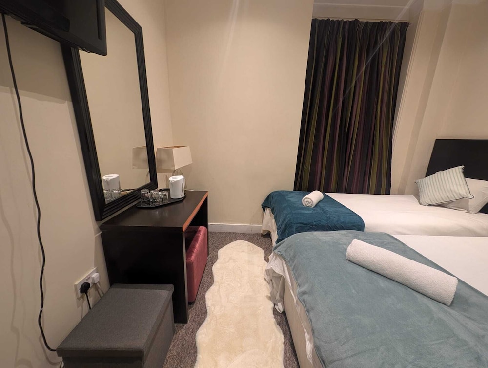 London Shelton Hotel, Finsbury Park 11/51