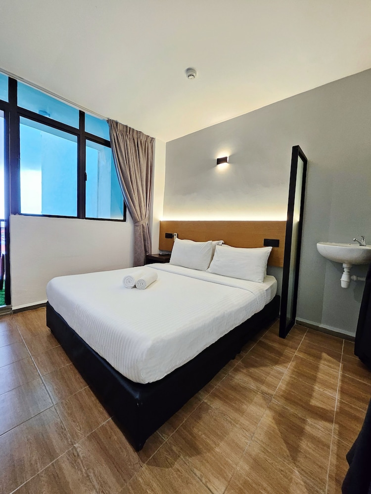 Georgetown Inn by Sky Hive 14/50