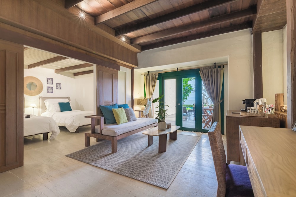 2 Bedrooms, Suite, King Bed, Beach Front, Pool Access