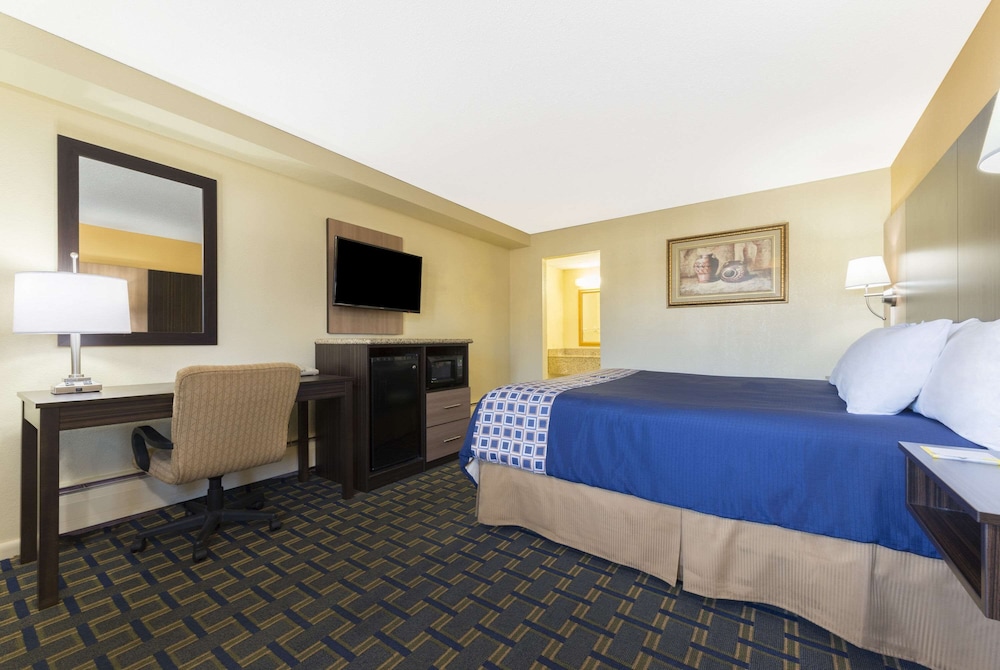 Days Inn by Wyndham Tonawanda/Buffalo 11/33