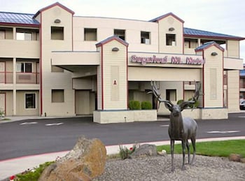 Sugarloaf Mt. Motel 5/40