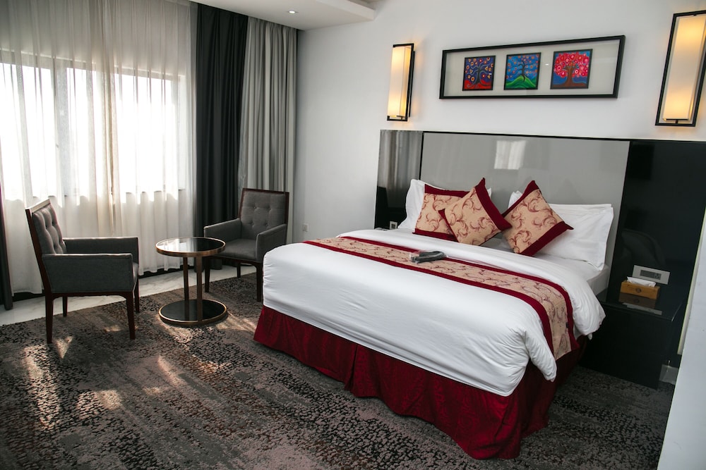 Green Point Hotel 6/50