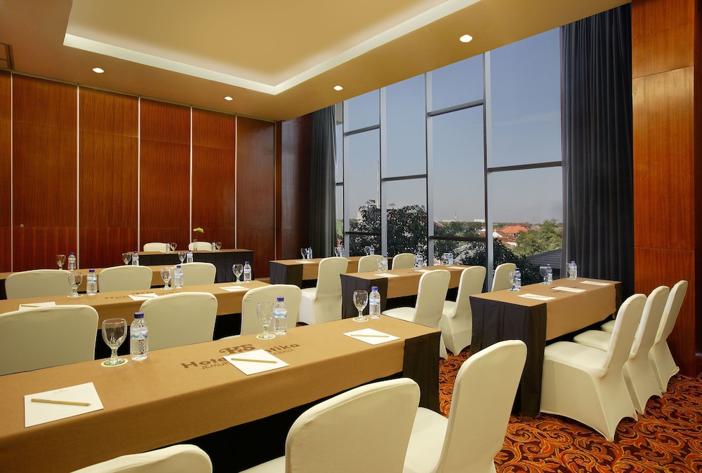 Hotel The Capital Surabaya 49/50