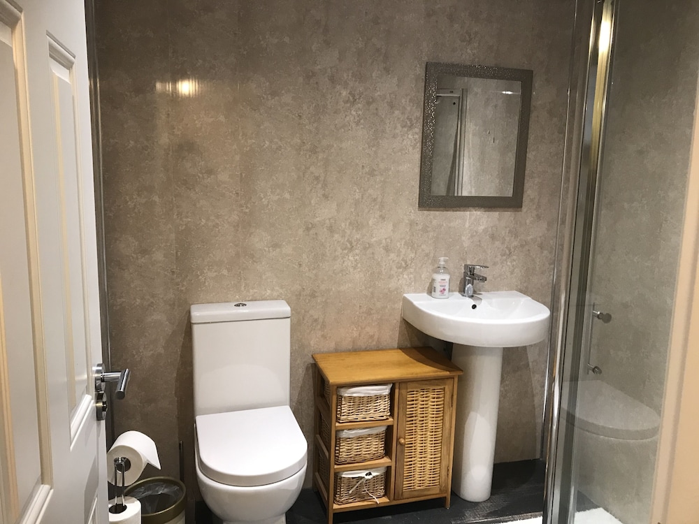 Ashfield Bed And Breakfast 43/44
