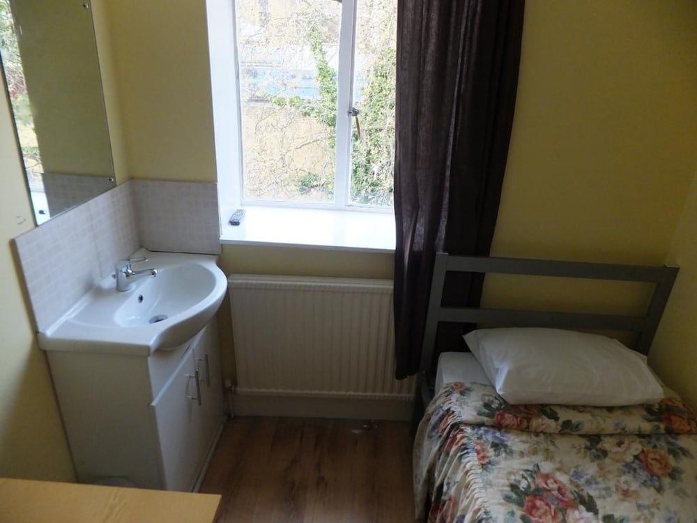 Gresham Hotel 48/50