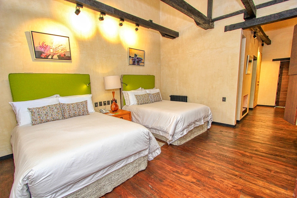 Uvence Arte + Hotel 5/50