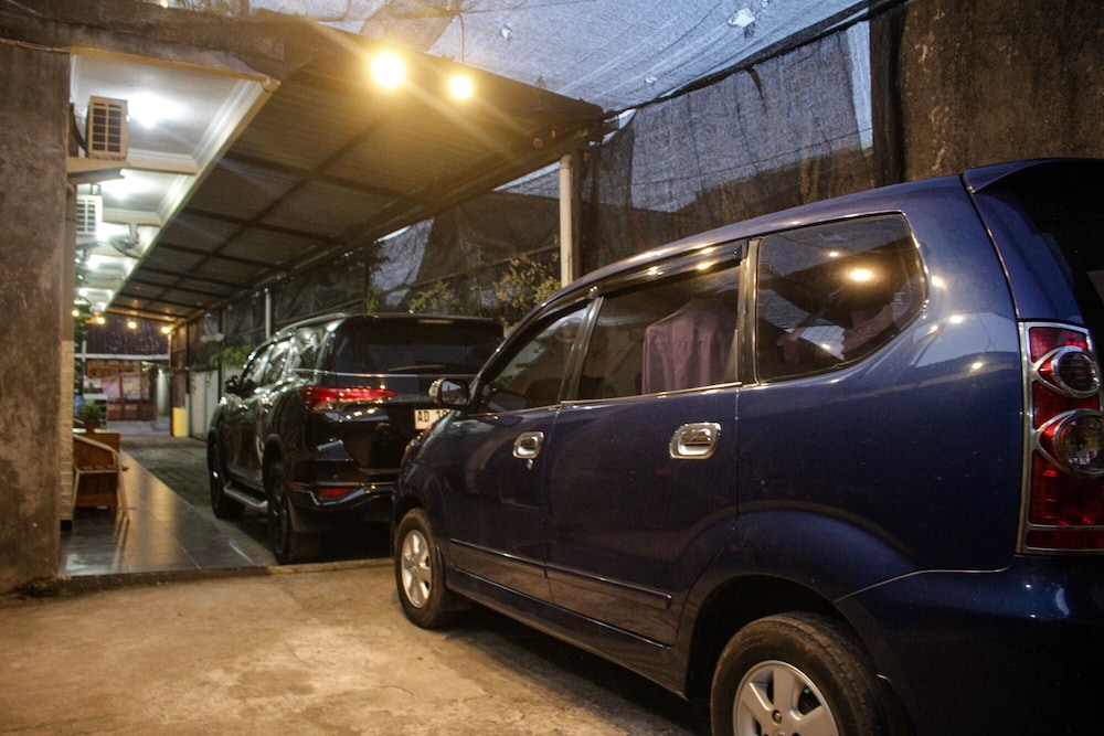 Super OYO Capital O 2258 Santana Syariah Guest House 36/41
