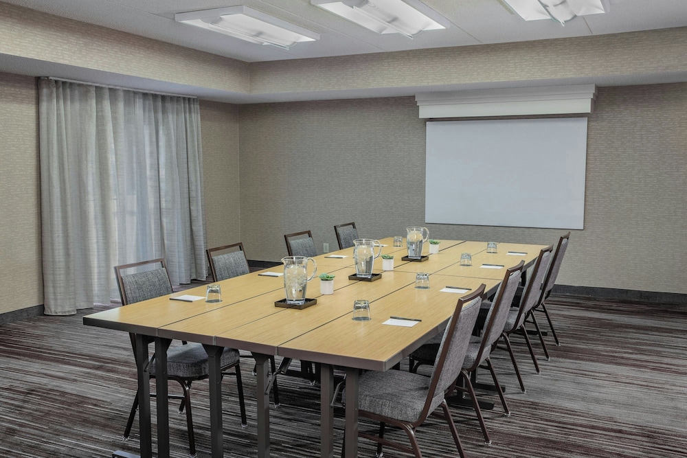 Courtyard by Marriott Greensboro 13/18