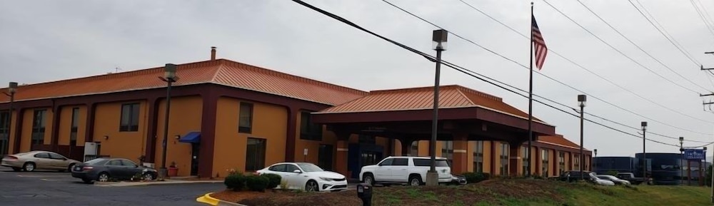A Victory Hotel and Suites 4/60