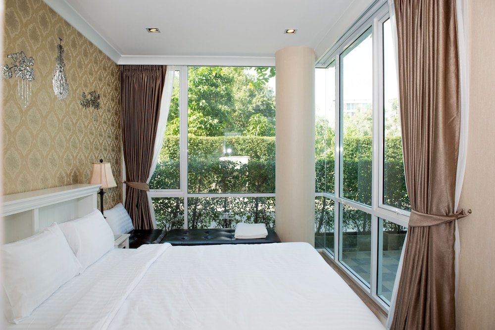 2 Bedrooms, King Bed, Bunk Bed, Queen Bed, 2 Bathrooms, Sofa