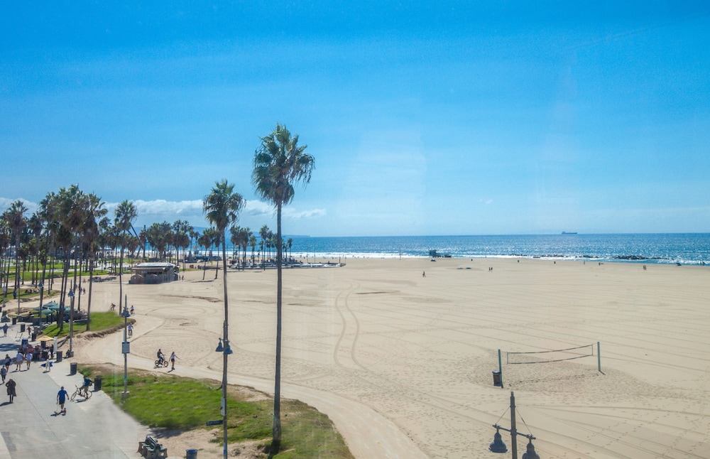 Venice Breeze Suites 50/54