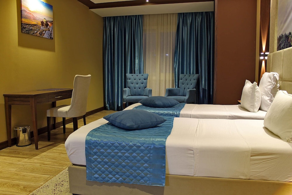 LB Suite Hotel 13/51