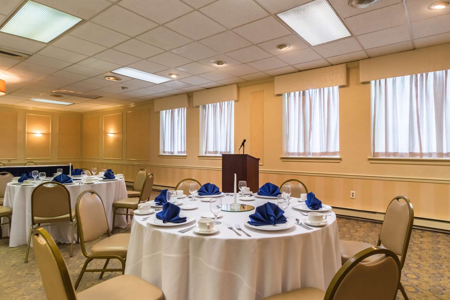Quality Inn and Suites Conference Center West Chester 36/41