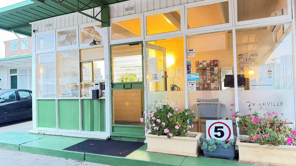 PARKVILLE MOTEL 3/56