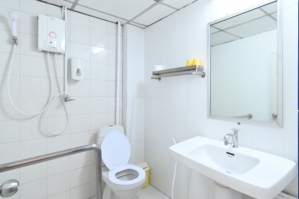 The Krungkasem Srikrung Hotel 64/65