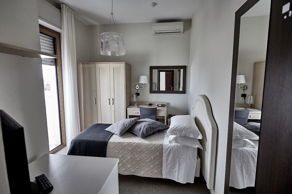 Rouge Hotel International 22/50