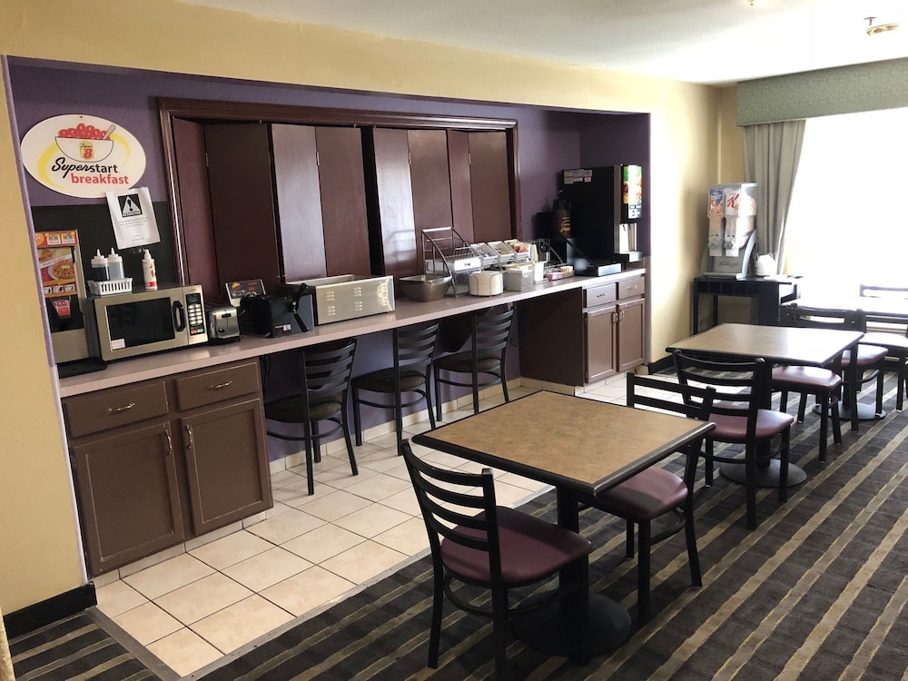 Super 8 By Wyndham Lake Charles Sulphur 42/56