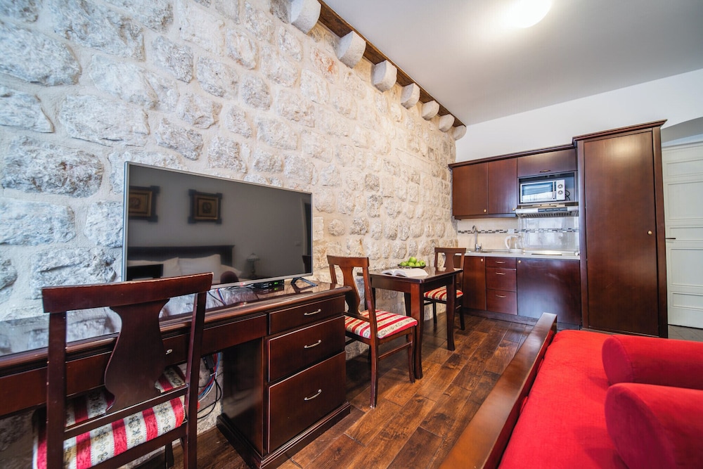 SUNce Palace Apartments 41/48