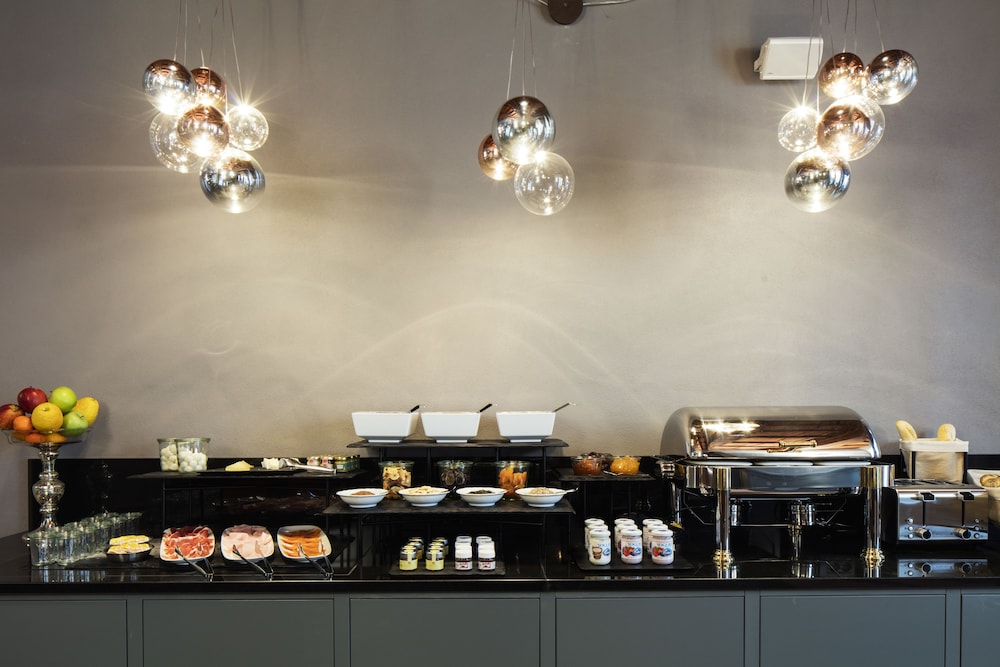 The Frame Hotel 3/46