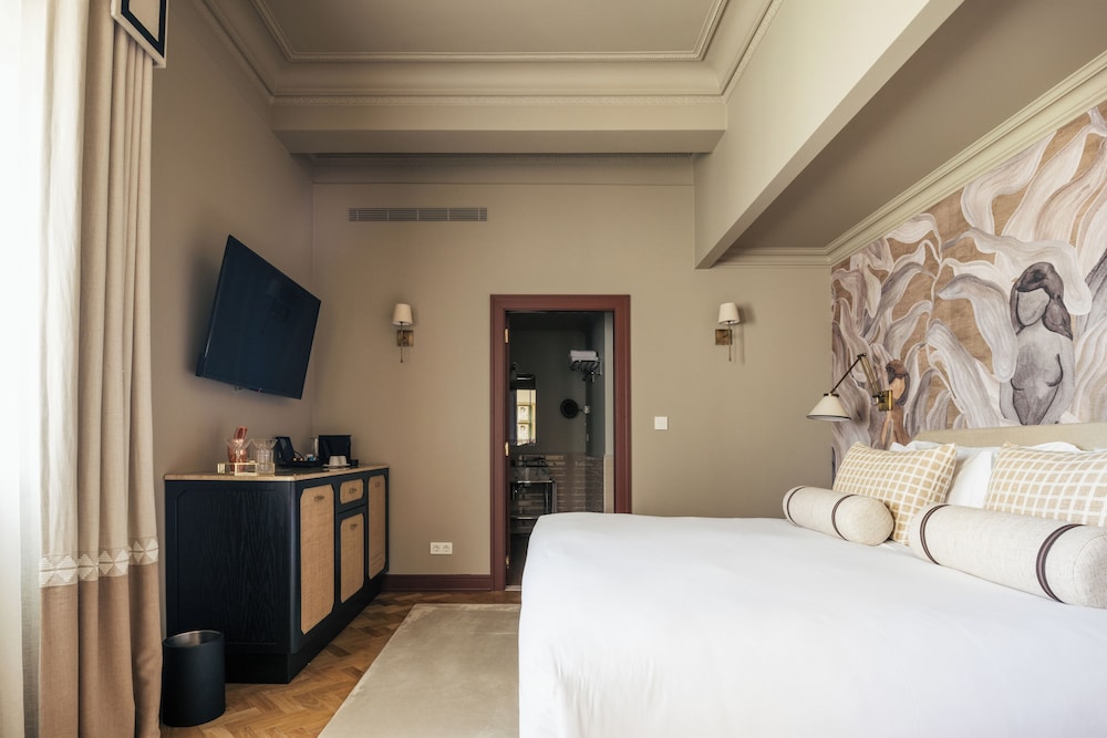 DELUXE, DOUBLE BED