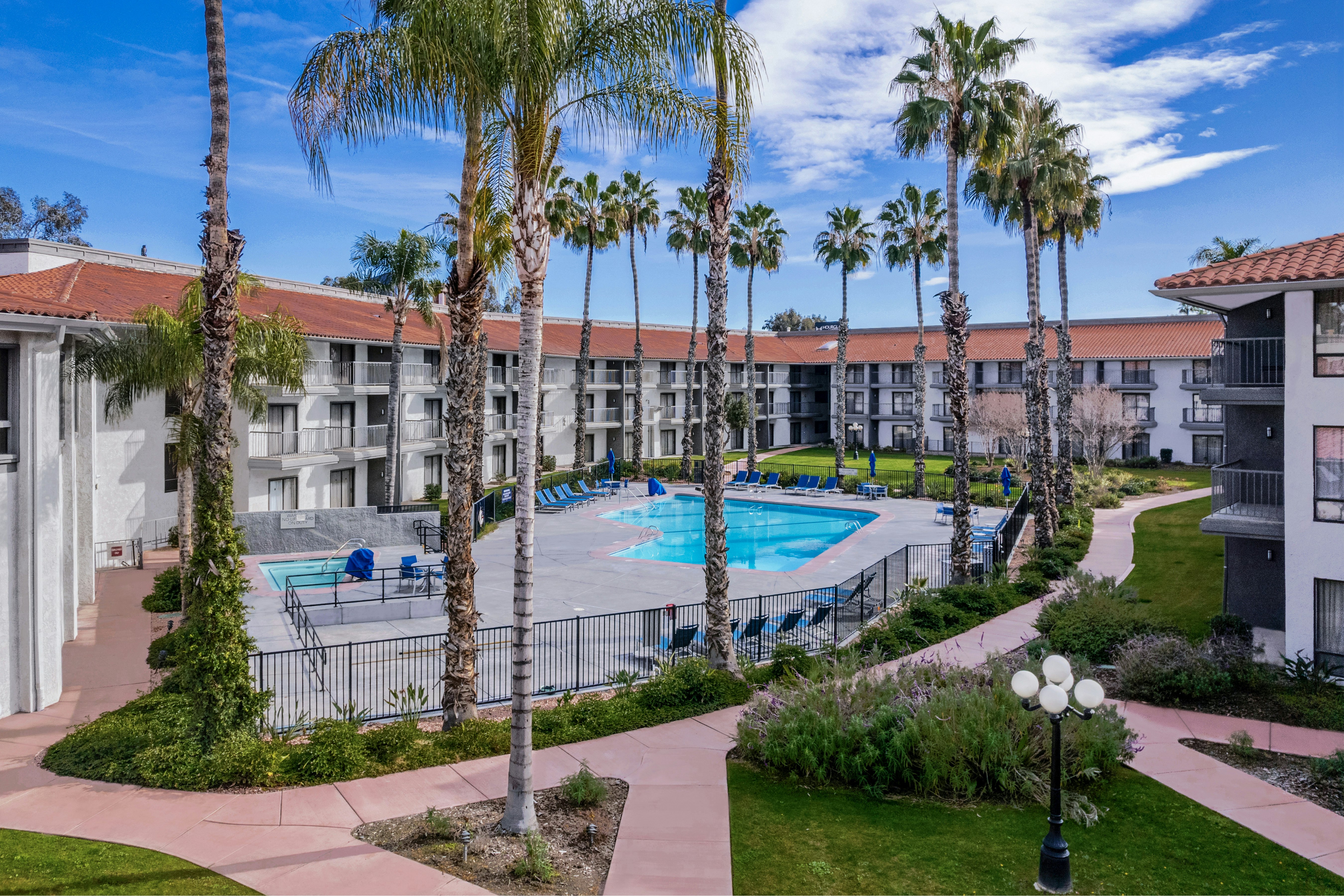 Doubletree Hotel Bakersfield 54/58