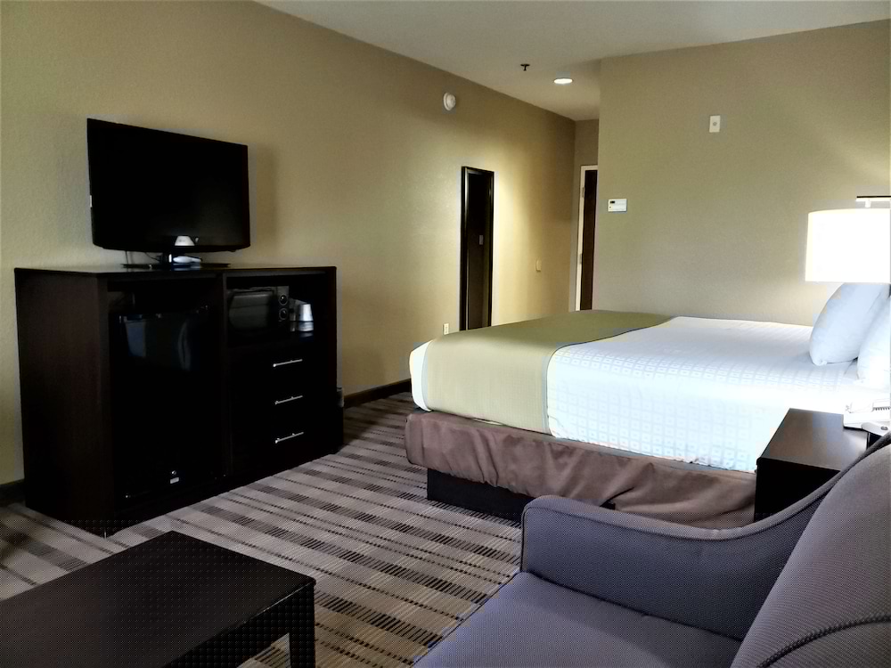 Best Western Edgewater Inn 17/37