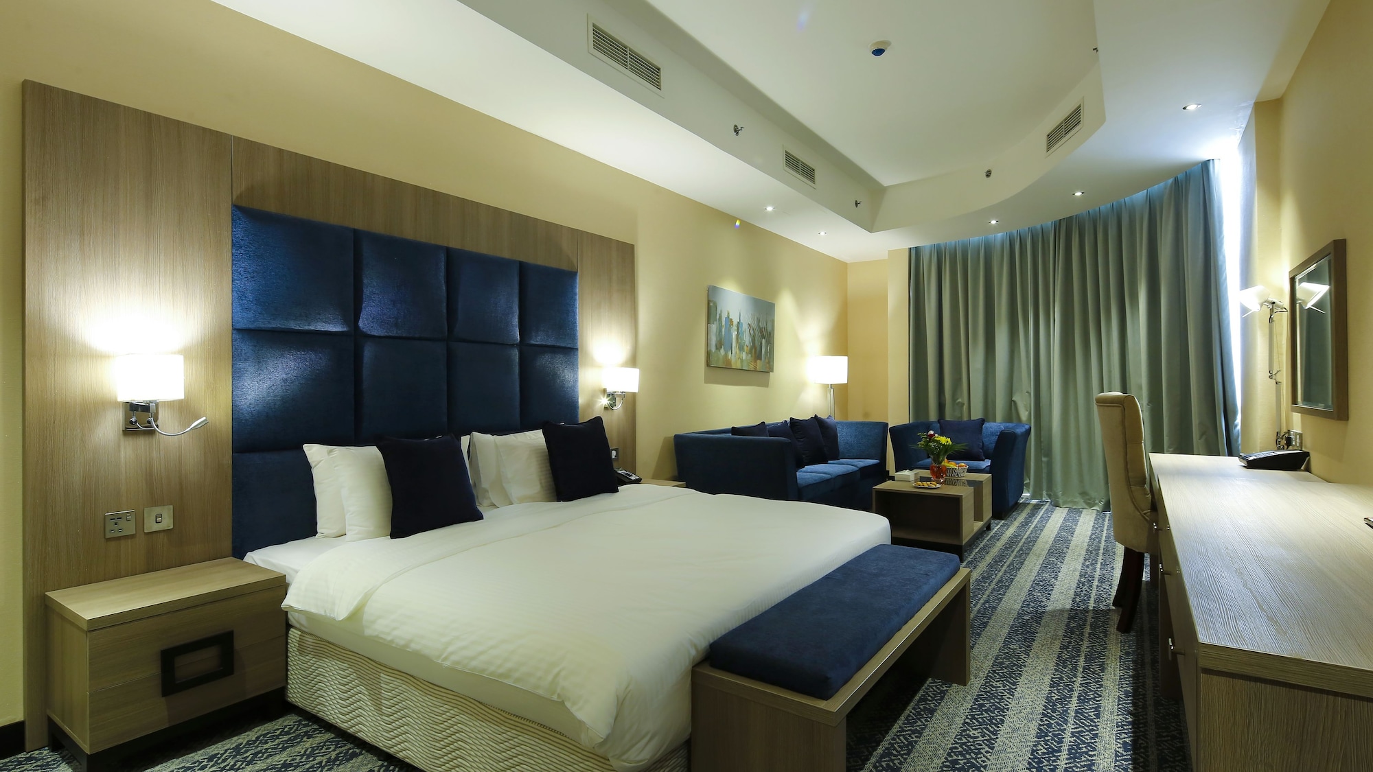SUPERIOR, KING BED