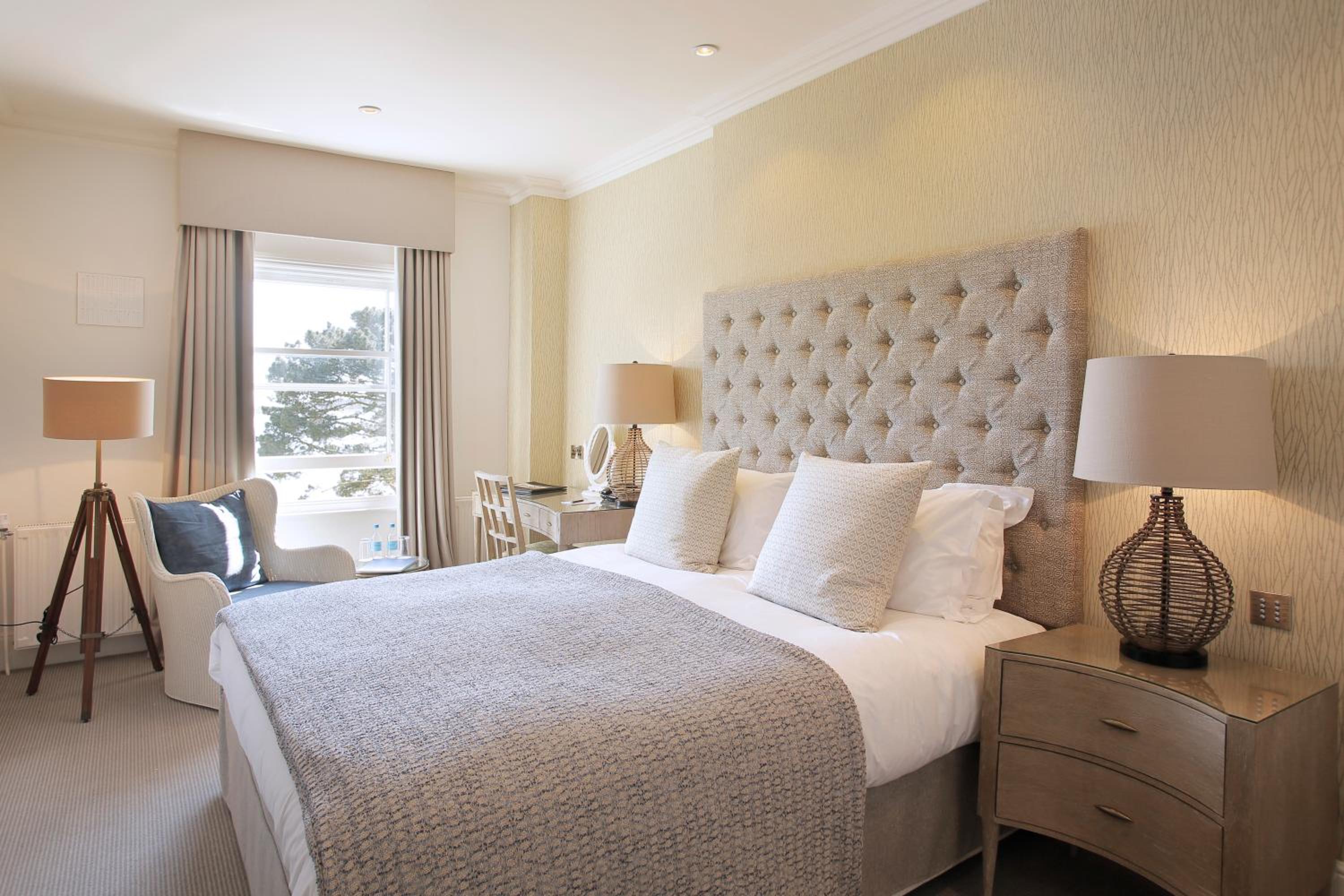 Deluxe, Double Bed, Harbour View 3/9